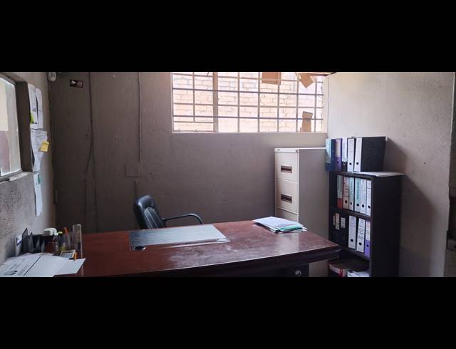1,230M² BUILDING FOR SALE IN SONHEUWEL